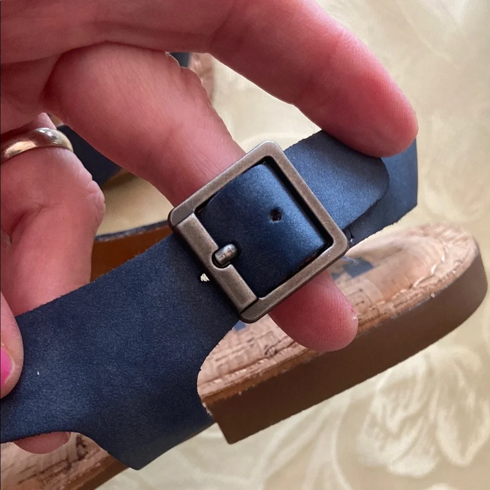 Korks Skylar Blue Denim Thong Sandals 
Size 7 - Picture 8 of 11